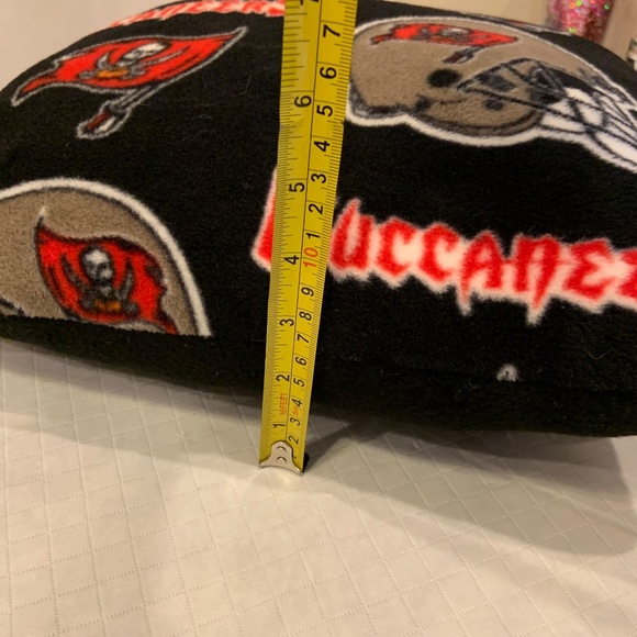 Tampa Bay Buccaneers Logo Helmet Flag Pattern Fleece Pillows Set of Two 13"x13" - Picture 15 of 15